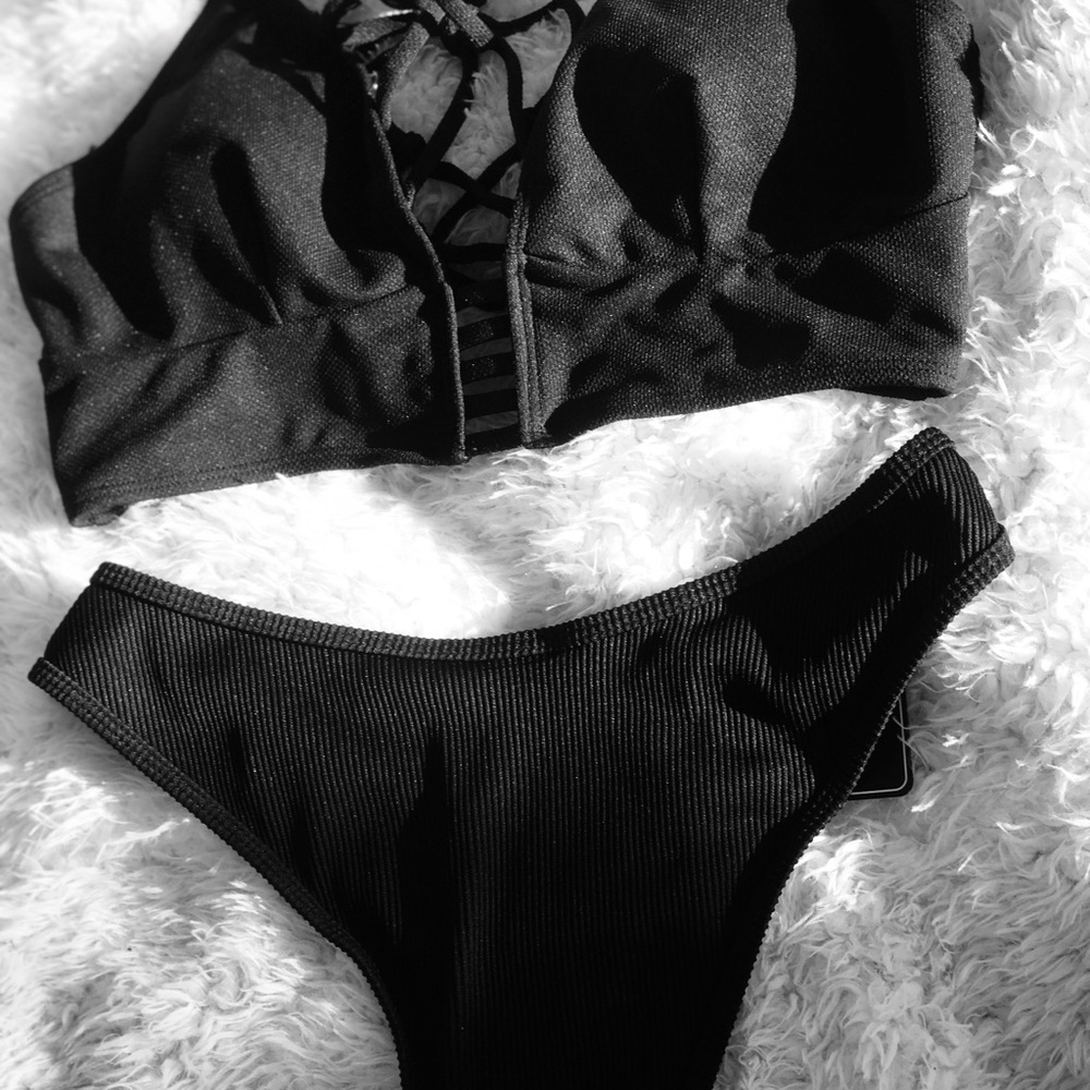 Bathing suits - Picture 8 of 8
